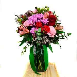 Ramo de Flores Helia con Rosas, Gerberas y Alstroemerias en colores vibrantes