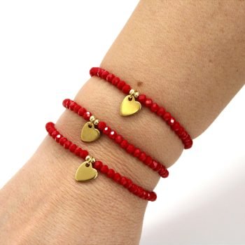 Pulsera roja con corazón