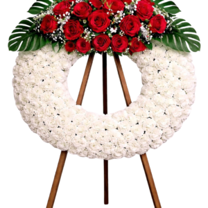 Corona funeraria blanca con cabecera de rosas rojas